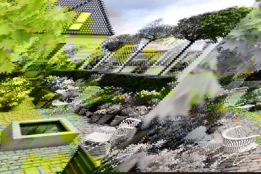 the-sunken-garden-header
